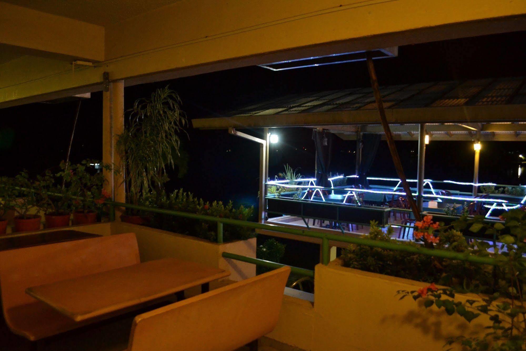 West Plaza By The Sea Hotel Koror Ngoại thất bức ảnh